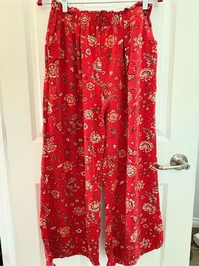 Classic Red Floral Wide-Leg Pants with pockets & elastic waistband. Size lg